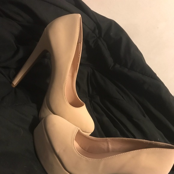 Nude heeled shoes - Picture 2 of 2
